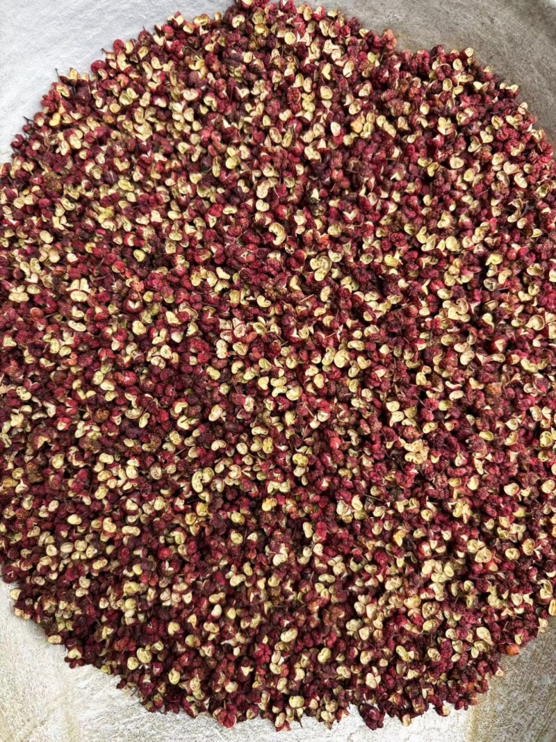 精品四川茂文花椒，颜色红，颗粒大，香味浓郁。