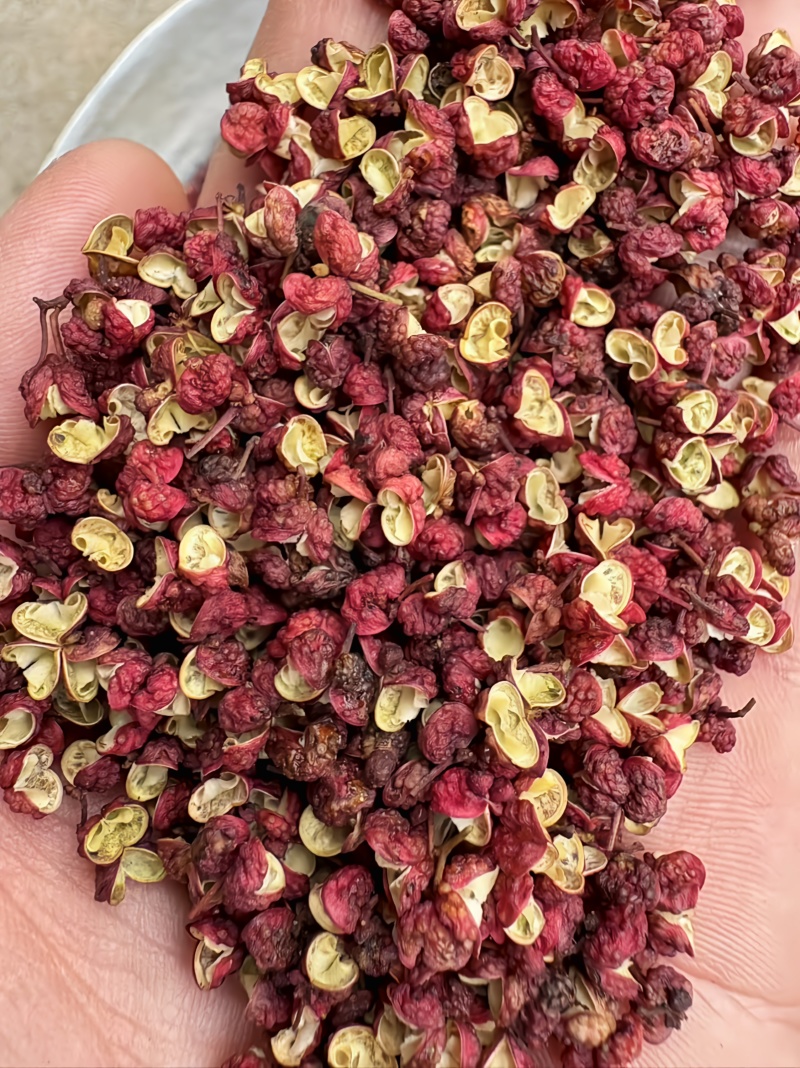 精品四川茂文花椒，颜色红，颗粒大，香味浓郁。