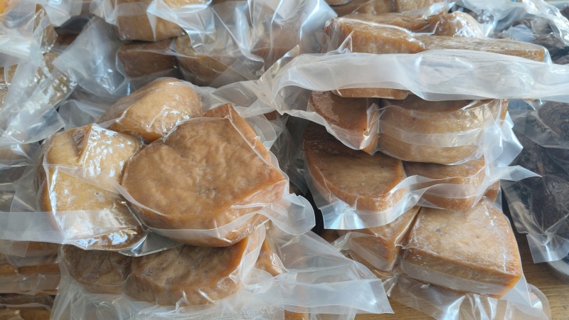 宣威土特产盐肉水豆腐，纯手工制作，无任何添加剂，厂家直销