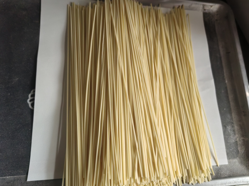鸡蛋面挂面面条，厂家直发，大量有货，欢迎各位老板咨询采