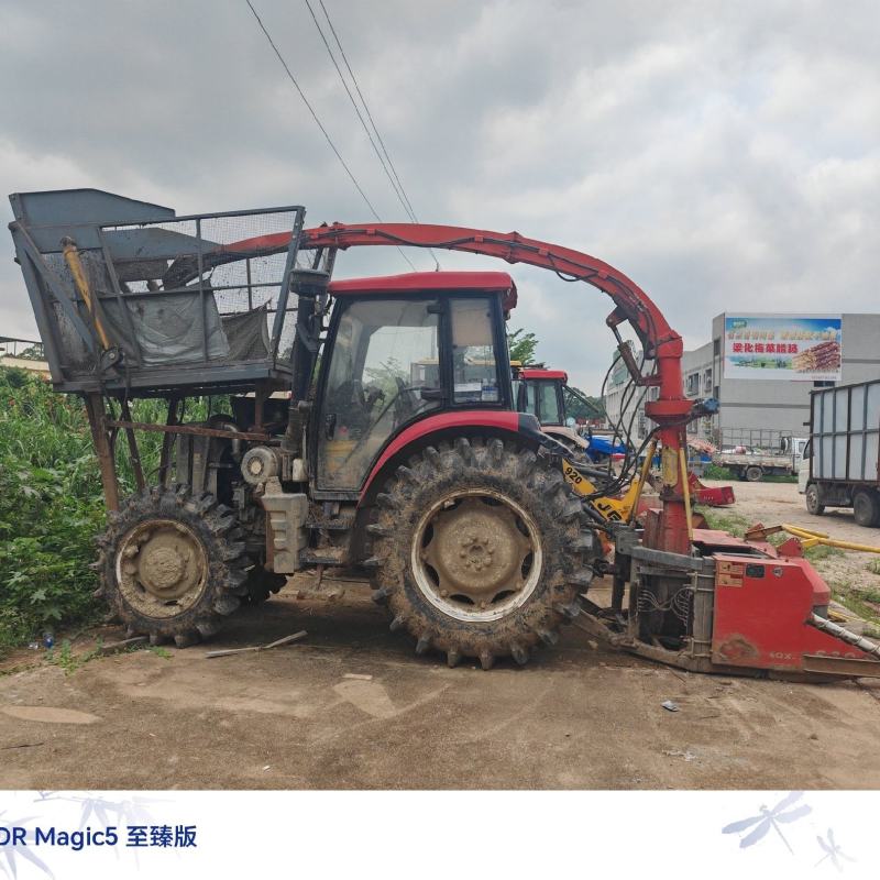东方红1404拖拉机，森睿青贮割台