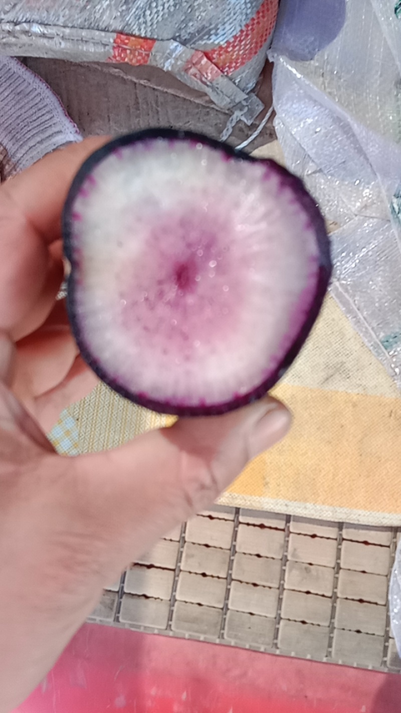冰激凌水果箩卜