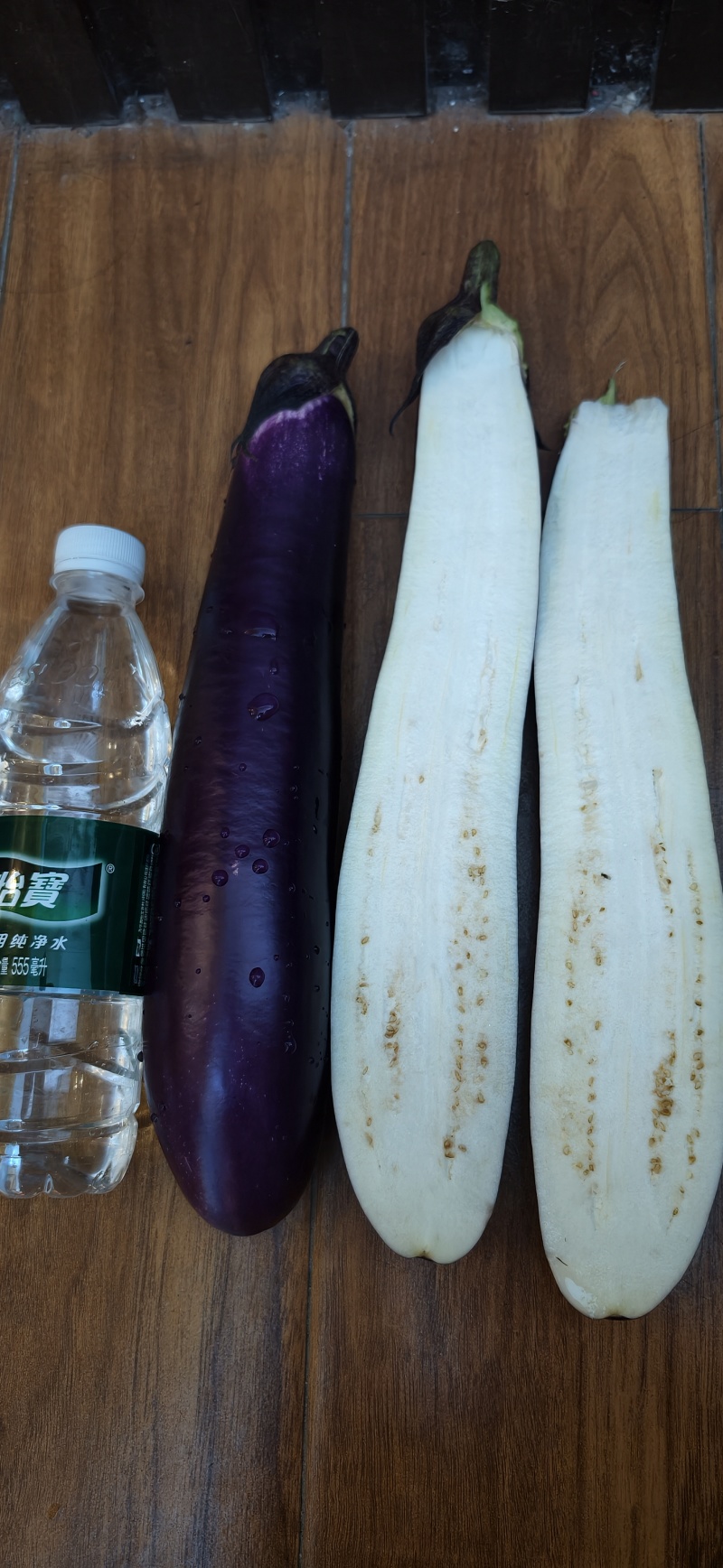 广西博白紫长茄产地直供，现摘现发，货源充足整车批发，量大价优