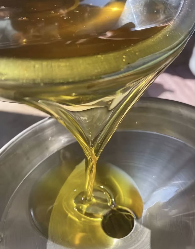 茶油，山茶油，自己村里面榨的山茶油，有现货7000斤
