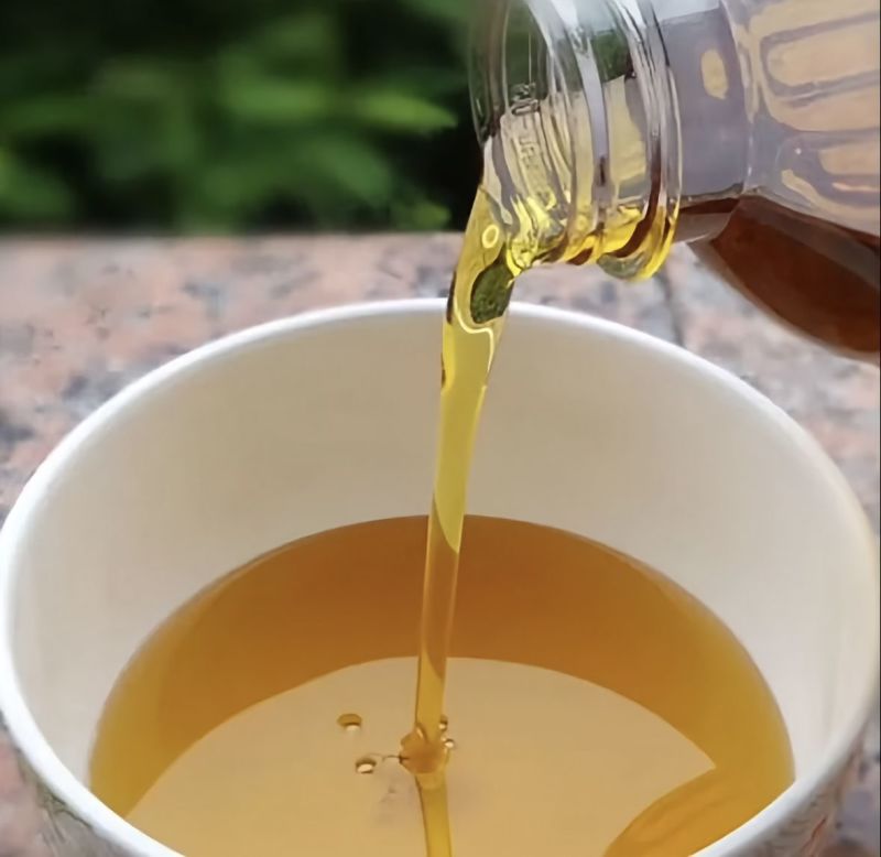 茶油，山茶油，自己村里面榨的山茶油，有现货7000斤