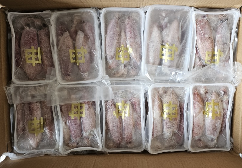 母管鱿鱼，每个小管里面都有膏，一盒4/6个