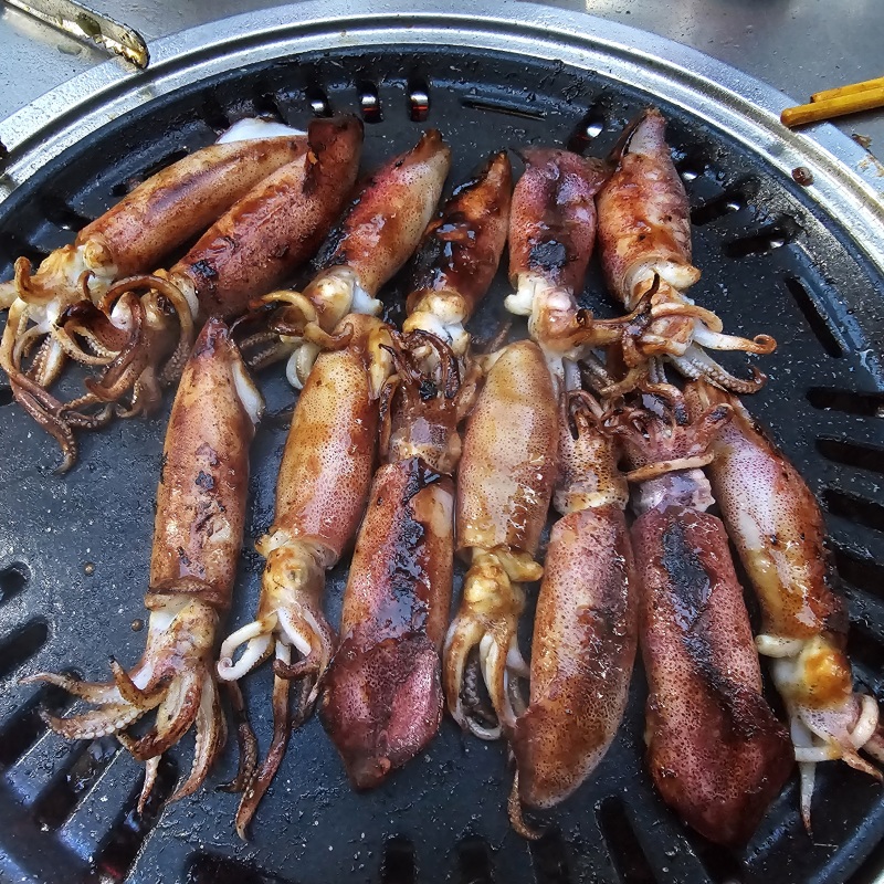 母管鱿鱼，每个小管里面都有膏，一盒4/6个