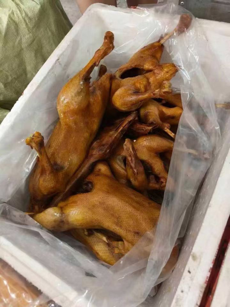卤鹅重庆荣昌卤鹅全熟五香卤鹅荣昌卤鹅熟鹅