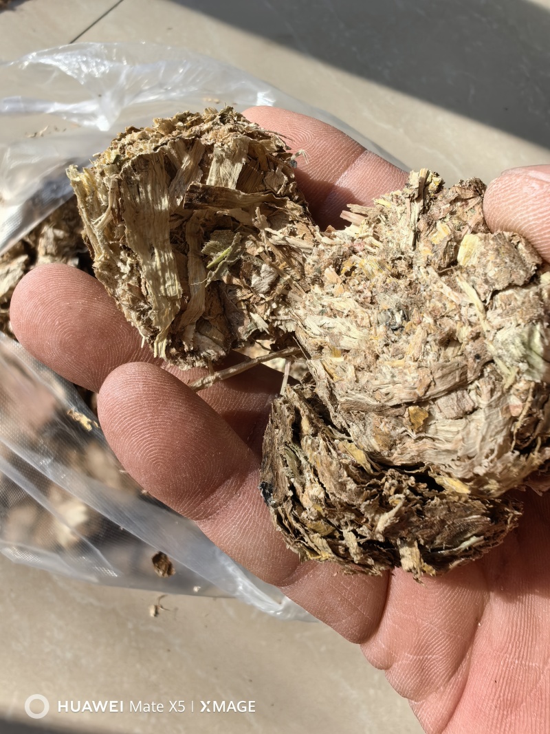 玉米秸秆压块，燃料颗粒热值4000，草球过筛除尘去土