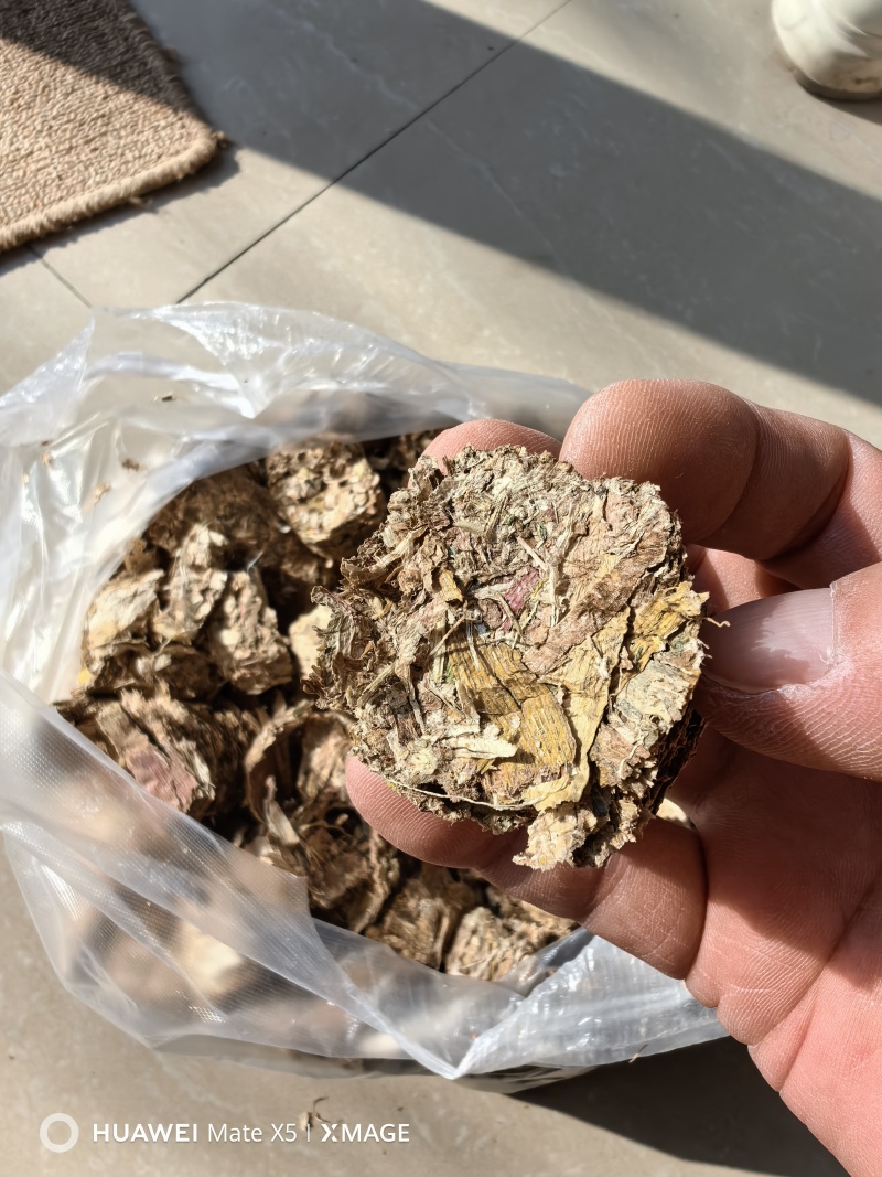 玉米秸秆压块，燃料颗粒热值4000，草球过筛除尘去土