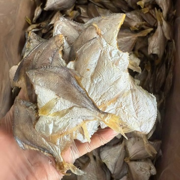 鲳鱼酥，特别香，酥脆可口