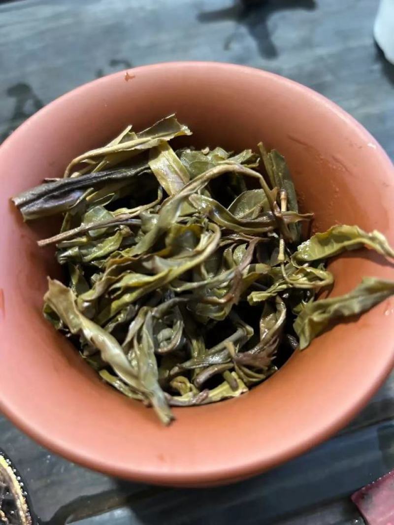 源头批发白石岩曼瓦357克普洱茶生茶饼2023年