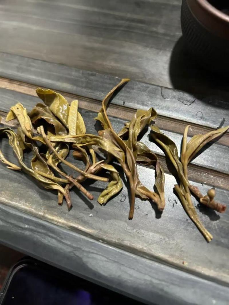 源头批发白石岩曼瓦357克普洱茶生茶饼2023年