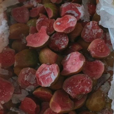 红心番石榴果球和片