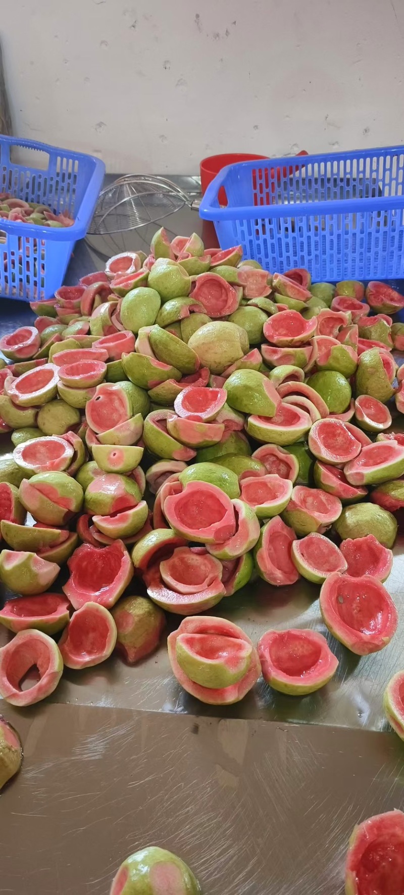 红心番石榴果球和片