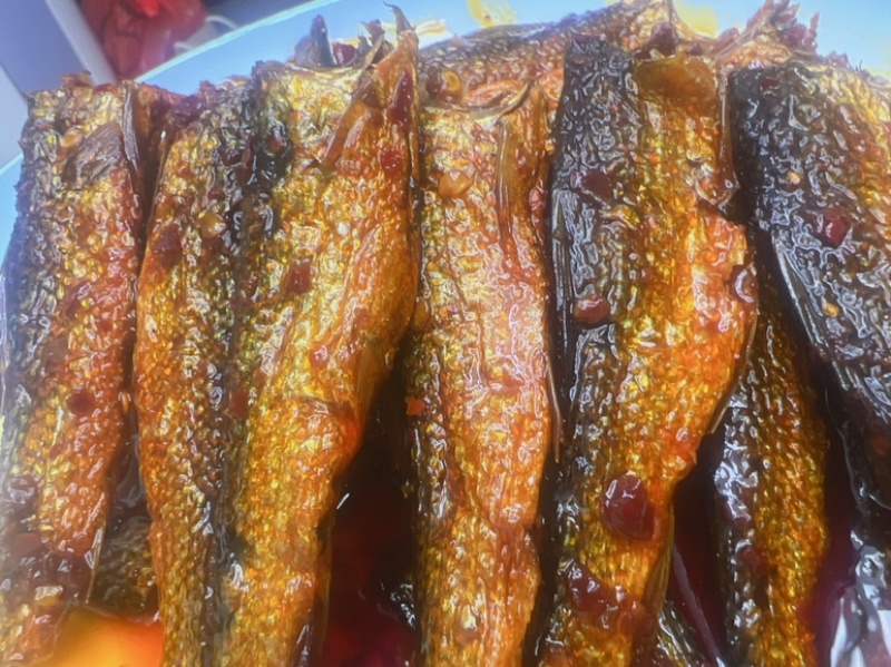 香辣东江鱼地摊电商批发香辣手撕鱼干熟食熏鱼小鱼仔