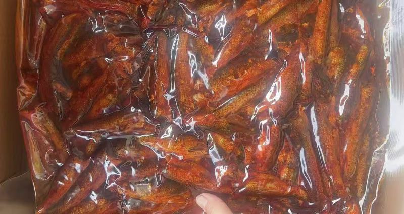 香辣东江鱼干地摊电商批发香辣手撕鱼干下饭菜下酒熟食熏鱼