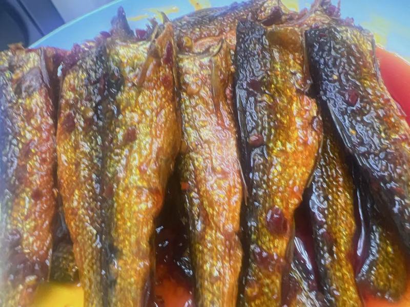 香辣东江鱼干地摊电商批发香辣手撕鱼干下饭菜下酒熟食熏鱼