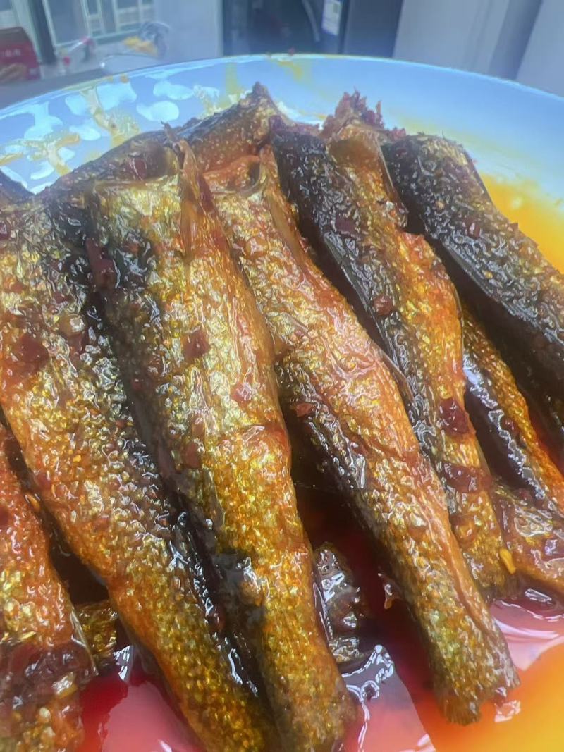 香辣东江鱼干地摊电商批发香辣手撕鱼干下饭菜下酒熟食熏鱼