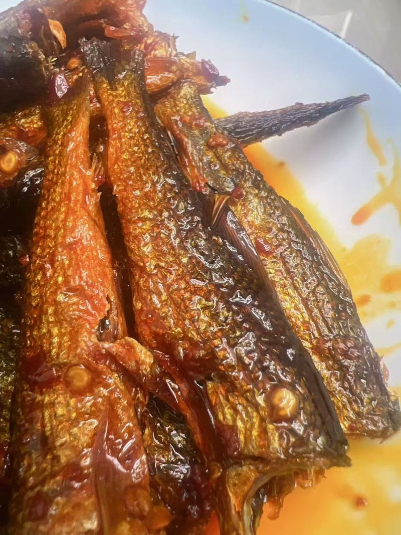 香辣东江鱼干地摊电商批发香辣手撕鱼干下饭菜下酒熟食熏鱼