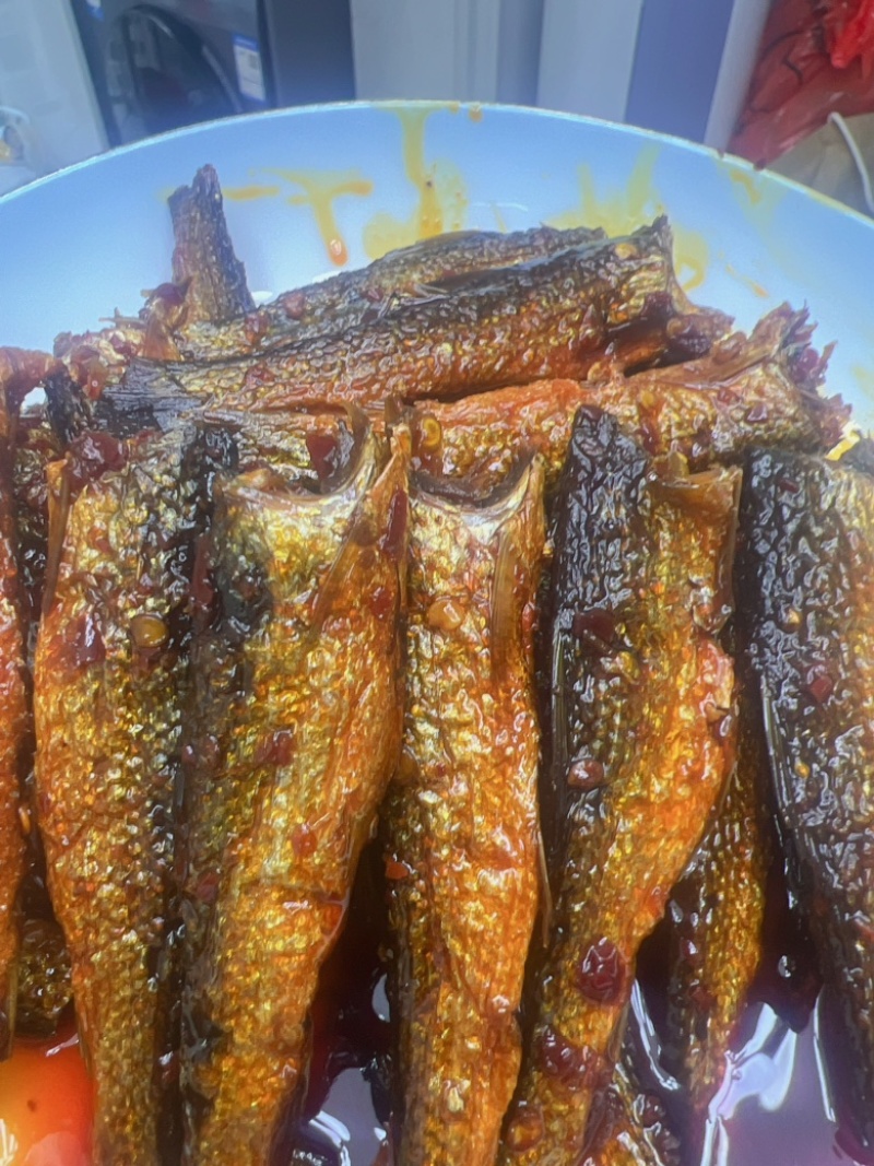 即食小鱼干地摊批发电商香辣小银鱼香辣鱿鱼片香辣小河虾鱼干