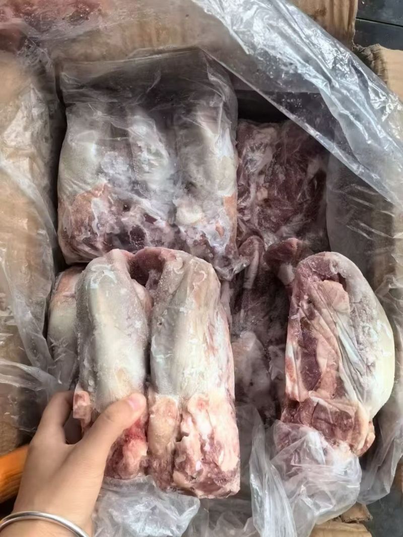 猪口条一箱20一22个猪舌，一箱20斤，根小干货，包裝好