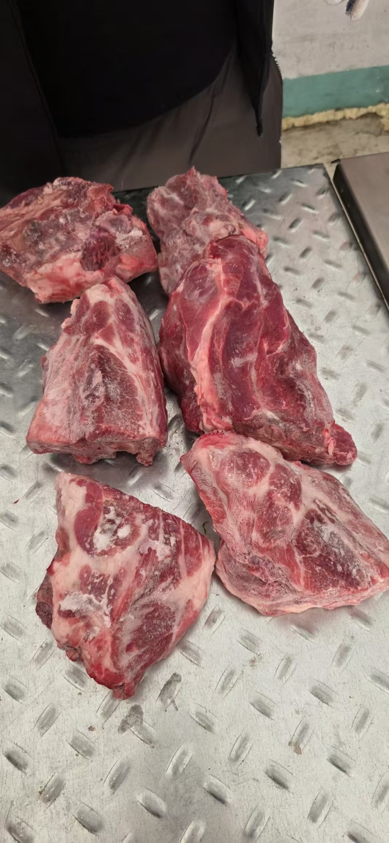 满肉猪颈骨可以代替牛脖骨用