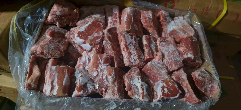 满肉猪颈骨头一箱20斤现货3吨价格不高新货