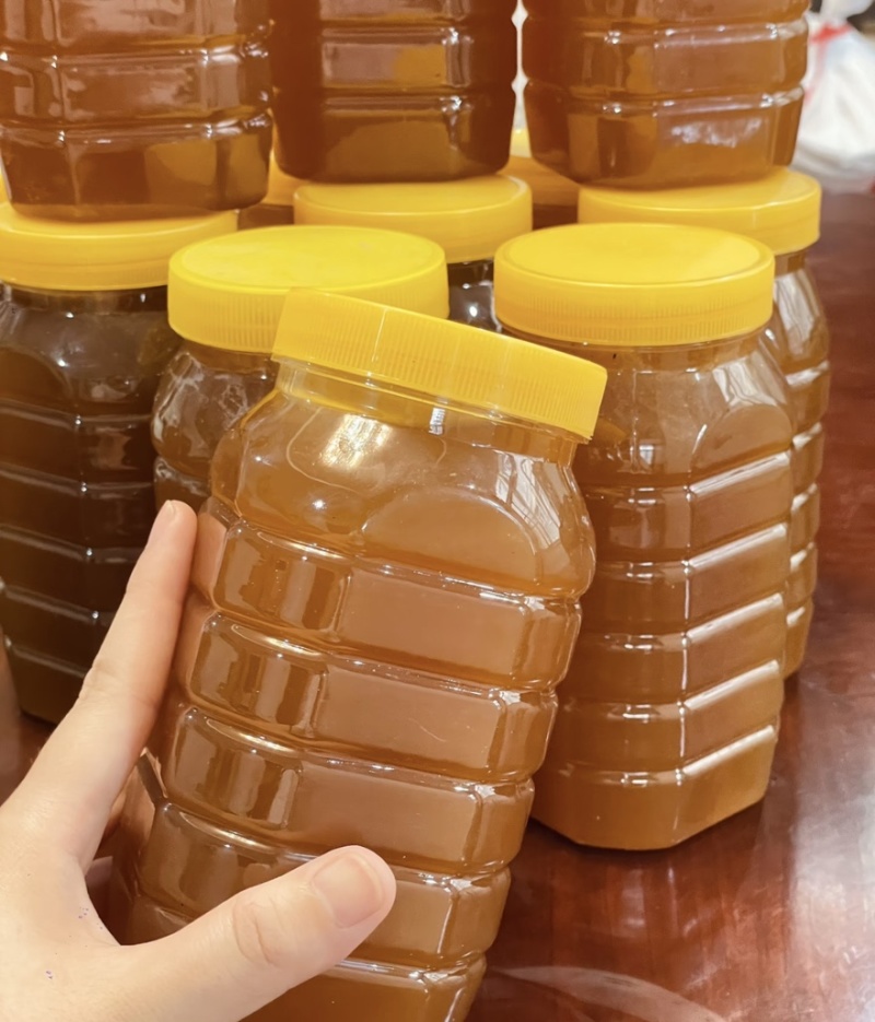 农村自家土蜂蜜，每年有几千斤
