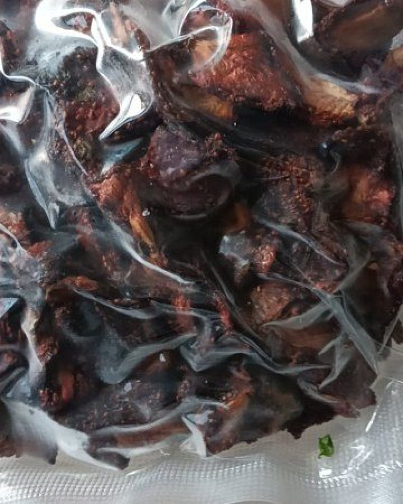 自己烘的草莓干。1种加少量白糖，1种***两种都现采现烘