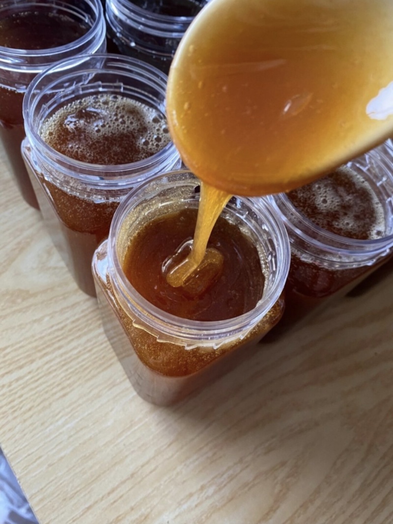 正宗土蜂蜜，一年只取一次的蜂蜜