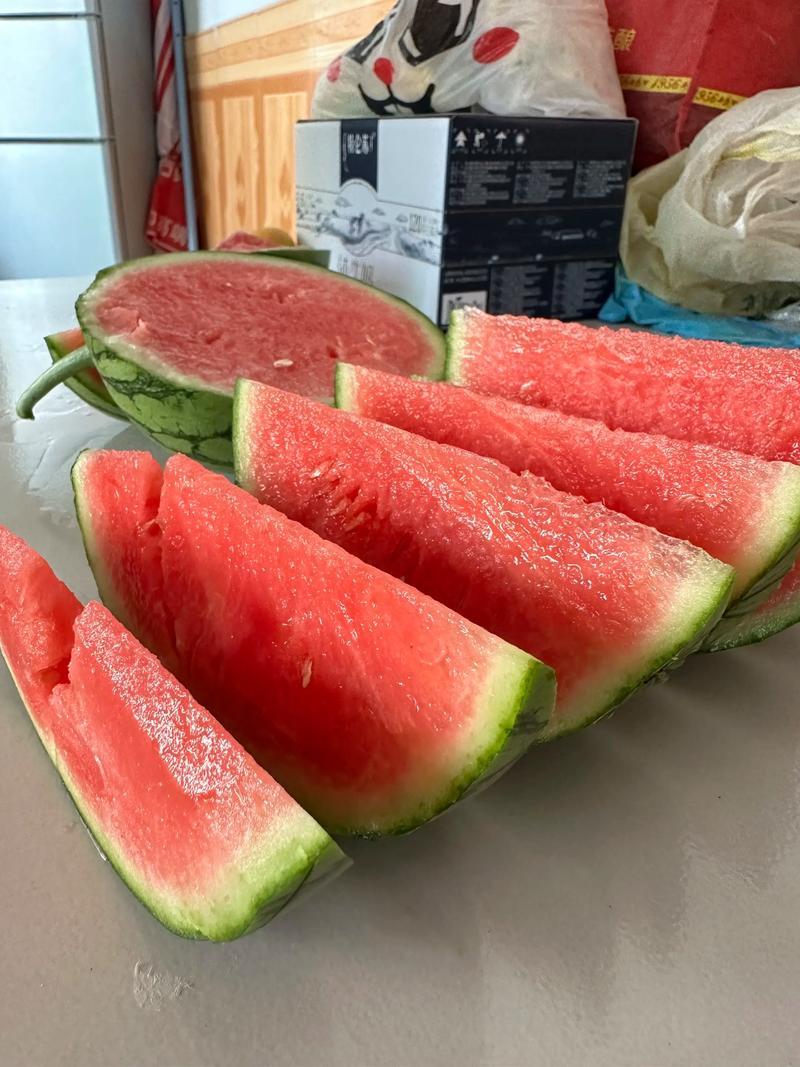 小糖丸西瓜皮薄肉厚大量上市中价格实惠运输便利货发全国欢迎