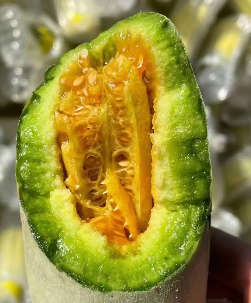 羊角蜜甜瓜脆甜可口基地直发保质保量量大价优欢迎电联
