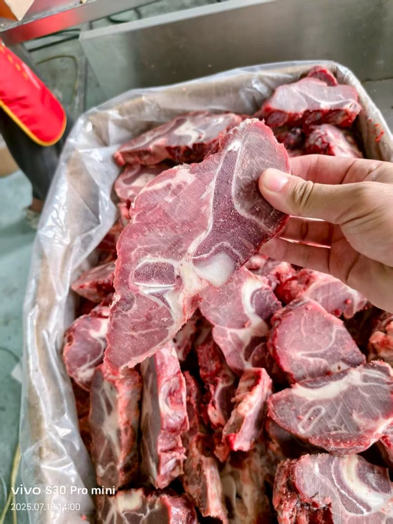 满肉牛脖骨