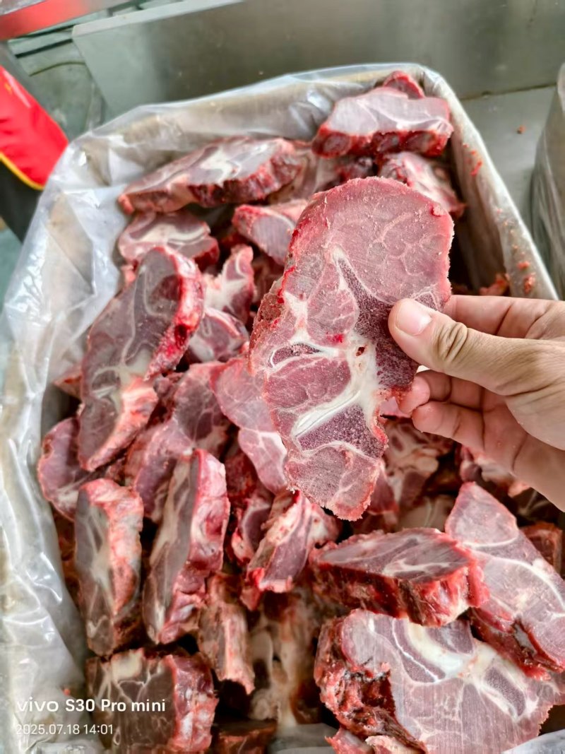 满肉牛脖骨