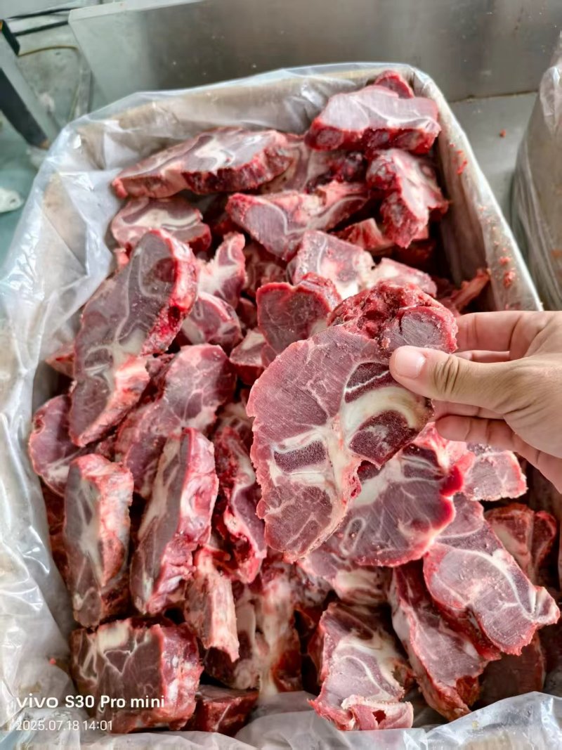 满肉牛脖骨