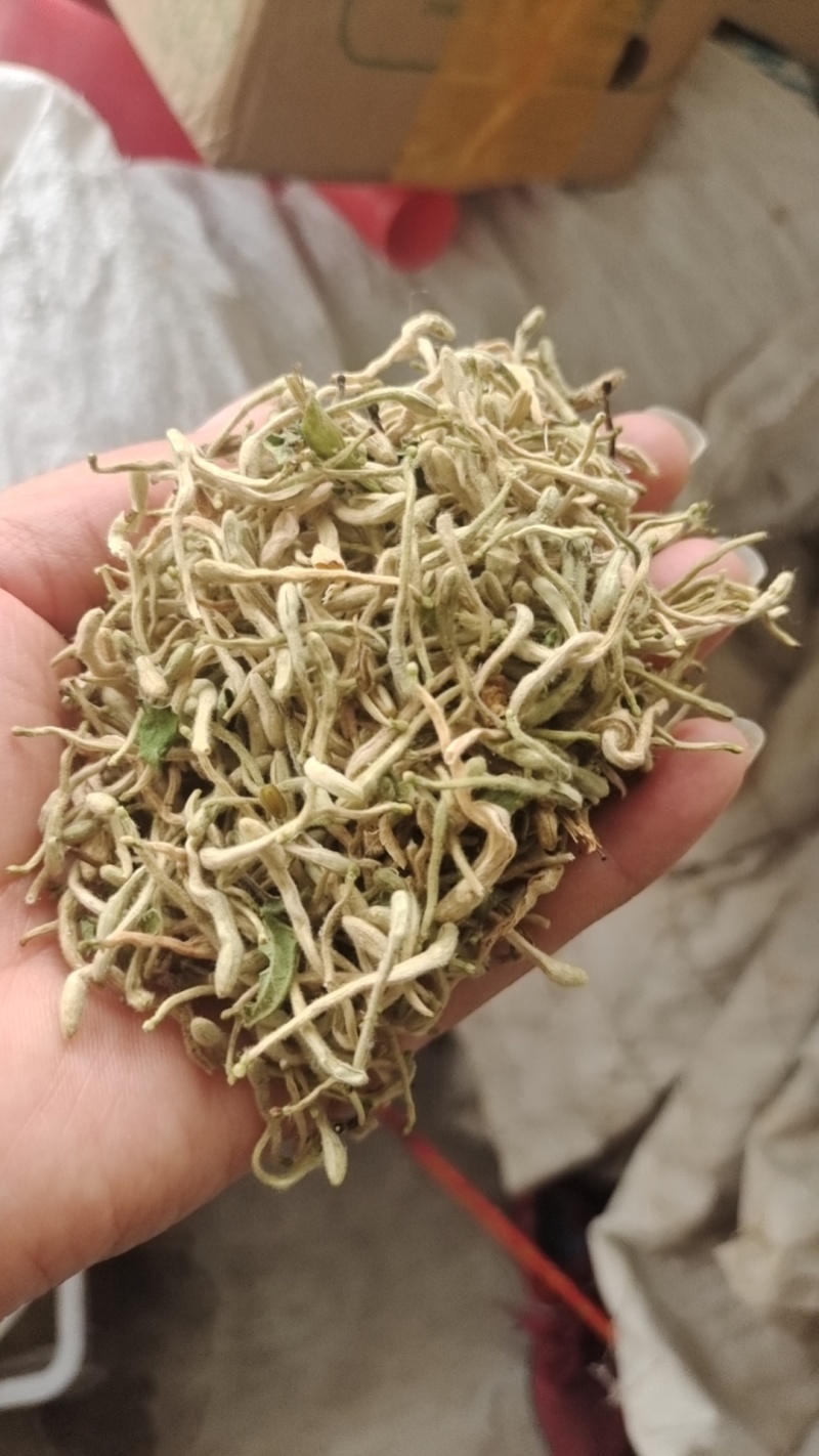 金银花自然亮晒，无药惨溜，价格优惠，保质保量，诚信经营