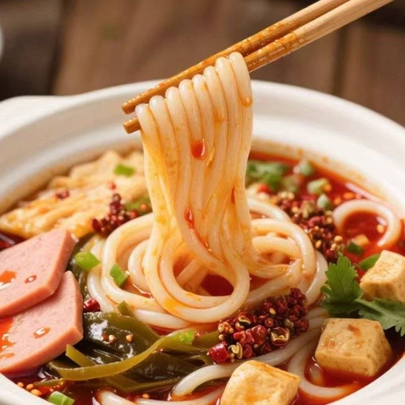 内蒙古高原土豆粉，人工和面，无防腐剂。欢迎来电咨询
