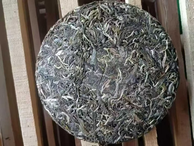 普洱生茶光饼一口料357克工厂直销，价格实惠，全国发货