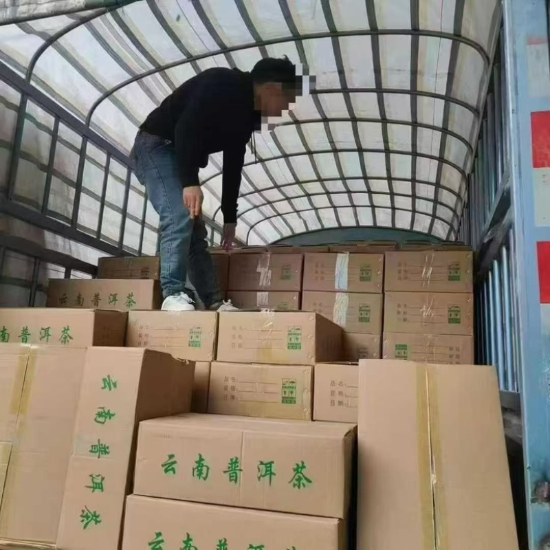普洱生茶光饼一口料357克工厂直销，价格实惠，全国发货