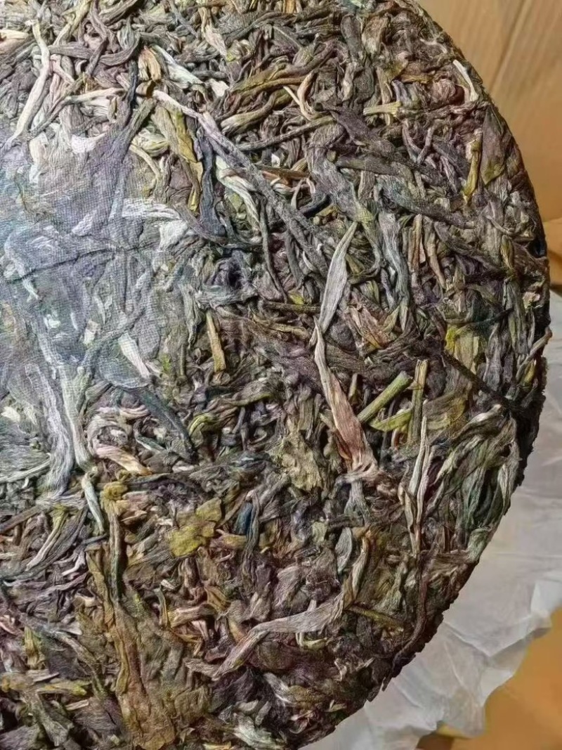 普洱生茶光饼一口料357克工厂直销，价格实惠，全国发货