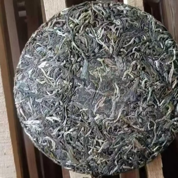 普洱生茶光饼一口料357克工厂直销，价格实惠，全国发货