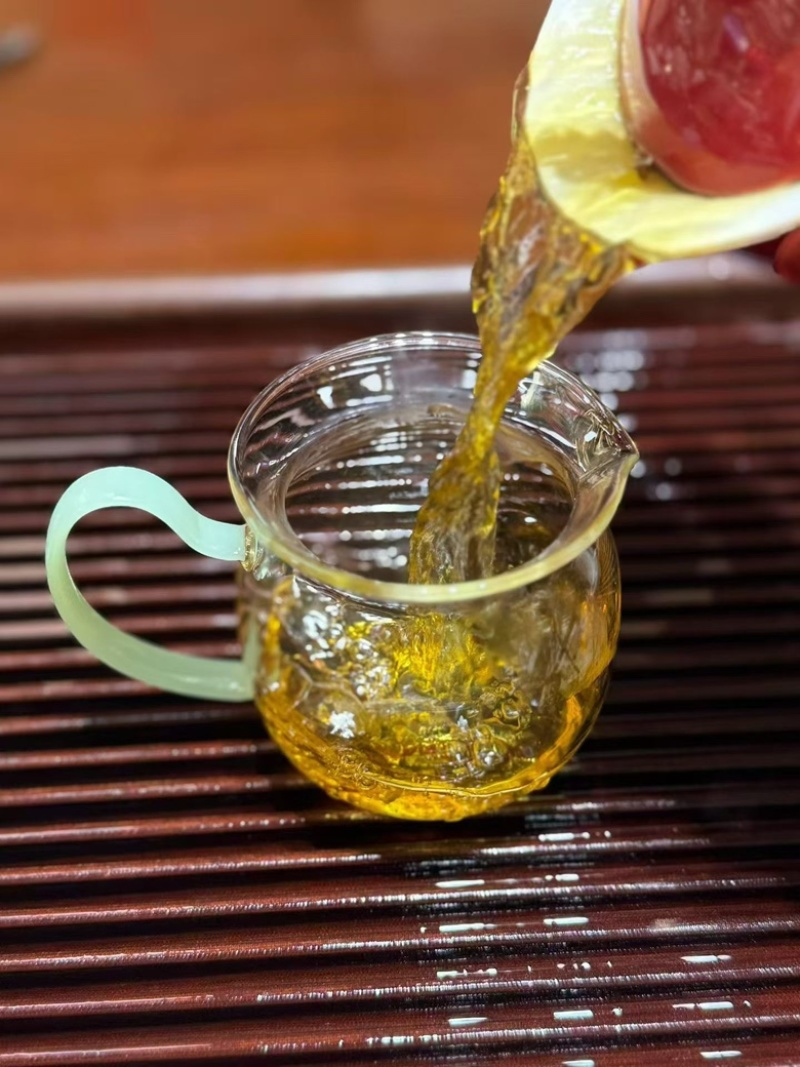 云南老白茶生茶工厂清仓，价格有优势，全国发货