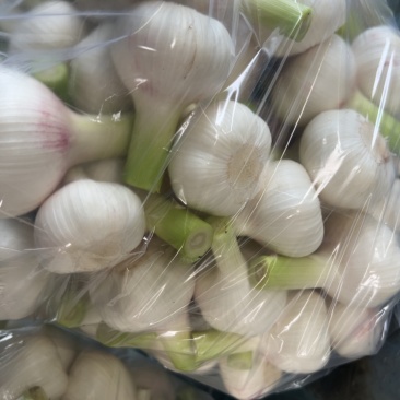 扒皮新鲜大蒜
