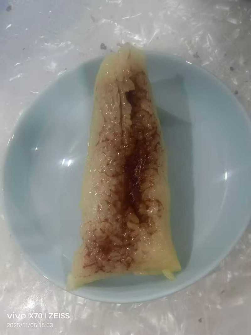 纯手工粽子，然后咸粽甜粽，蛋黄馅，红豆蜜枣，手工制作