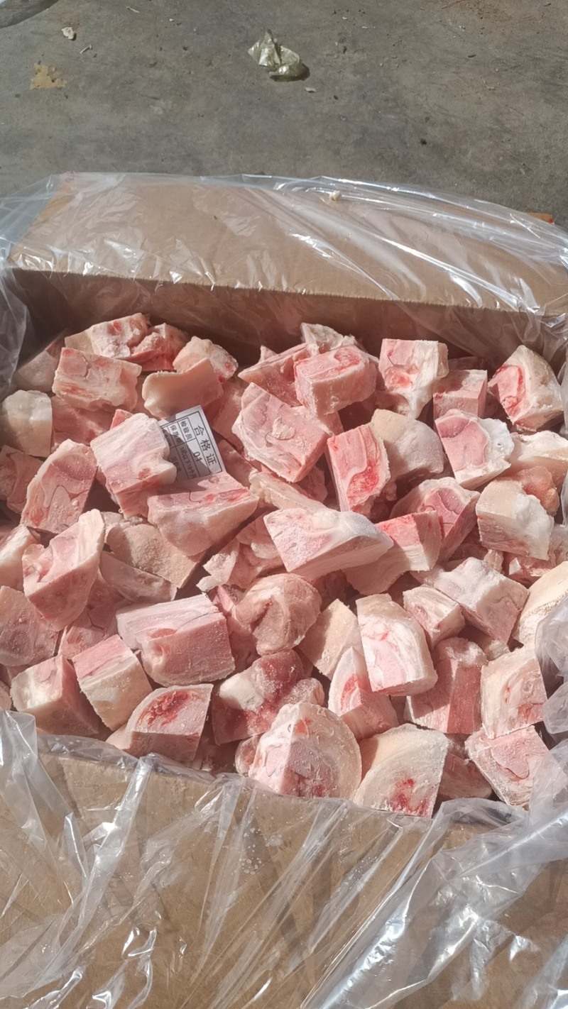 山东省临沂市沂南县猪蹄块30吨，厂家直销，欢迎来电