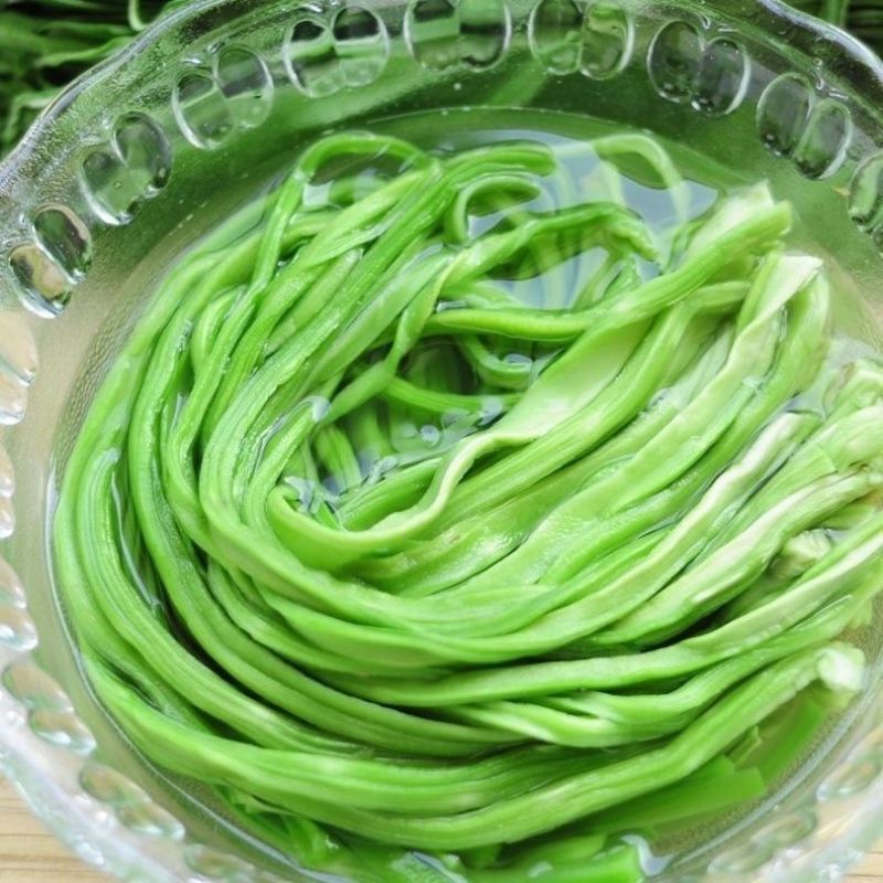 云南贡菜，一二三四级都有。第二张图片可以找到我联系方式