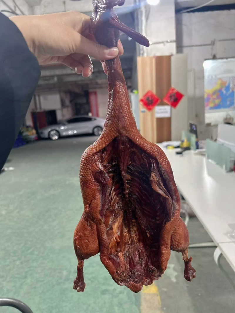 全熟酱香板鸭可地摊商超餐饮可视频看货现货供应