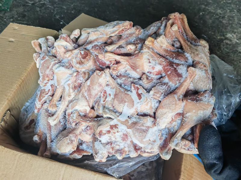 低价出售鸭腿1.5吨，10公斤每箱，
