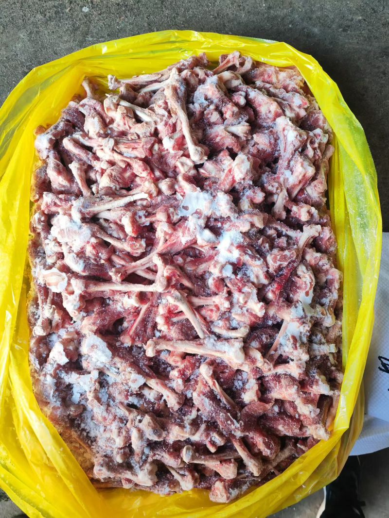低价出售鸭腿骨1吨，1500元每吨出厂，在诸城，大厂干货